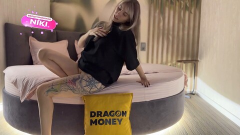 Leidenschaftliche Amateur-Session mit der jugendlichen platinblonden Vik1one