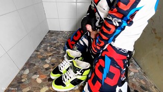 Gay pissing, mx gear, pissing