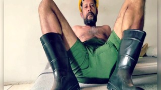 Hairy gay, solo, amateur gay
