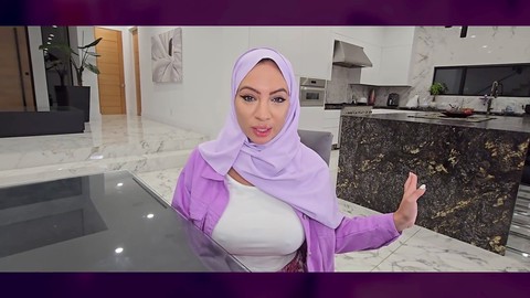 Die Milf-Lehrerin Sasha Pearl im Hijab lässt ihre Klitoris stimulieren